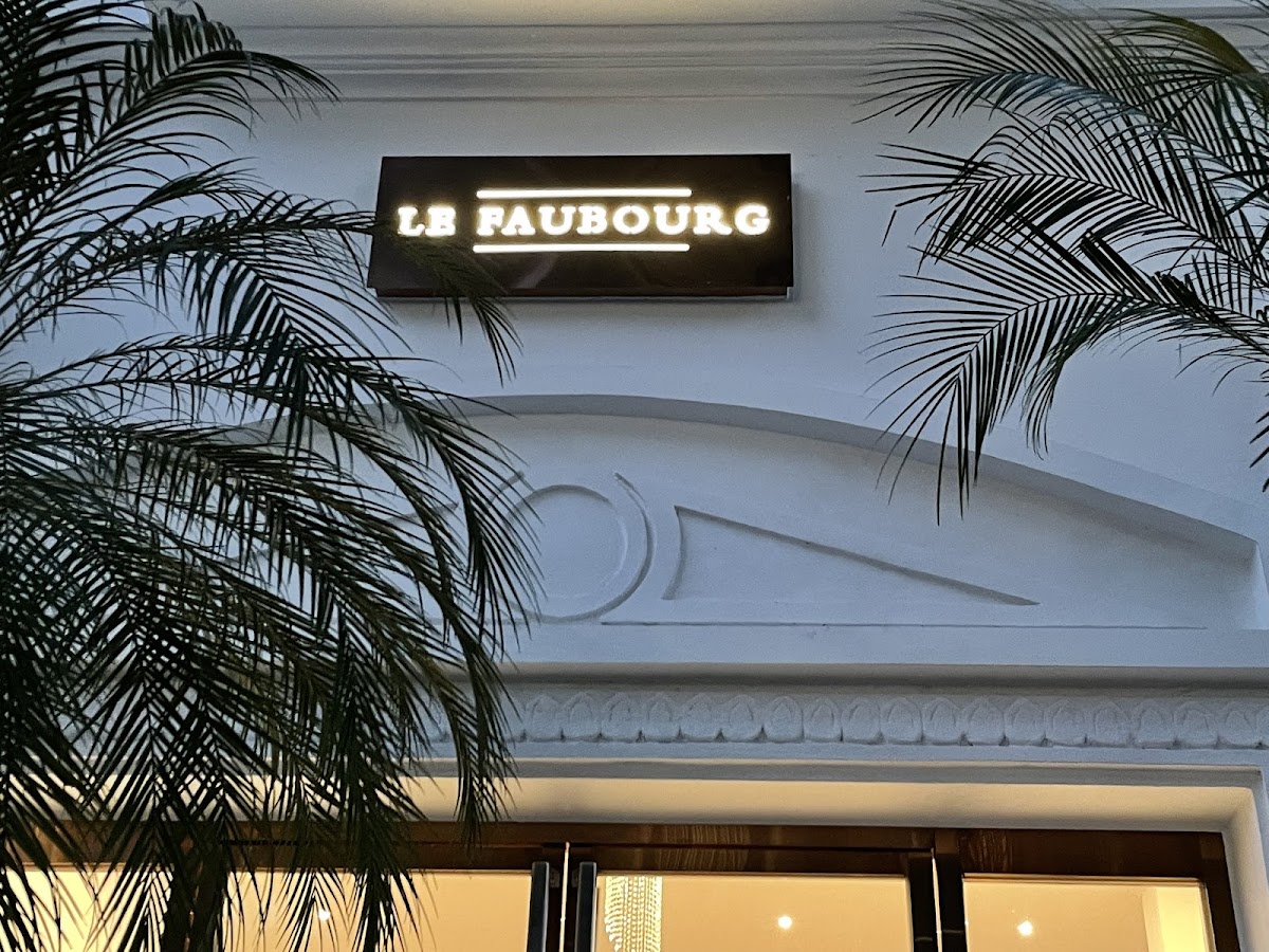 Review địa điểm Le Faubourg, Bistro & Café trên Google Maps
