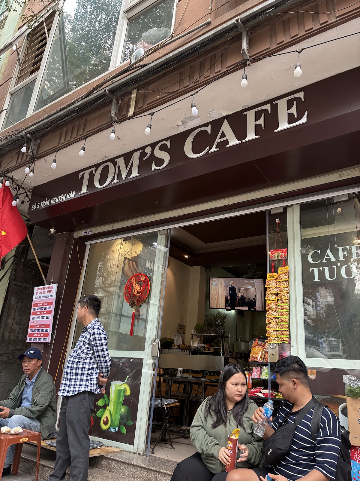 Review địa điểm Tom's Cafe trên Google Maps