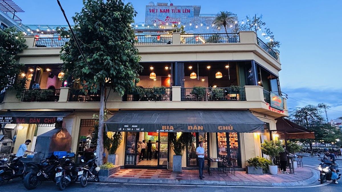 Review địa điểm Bia Dân Chủ trên Google Maps