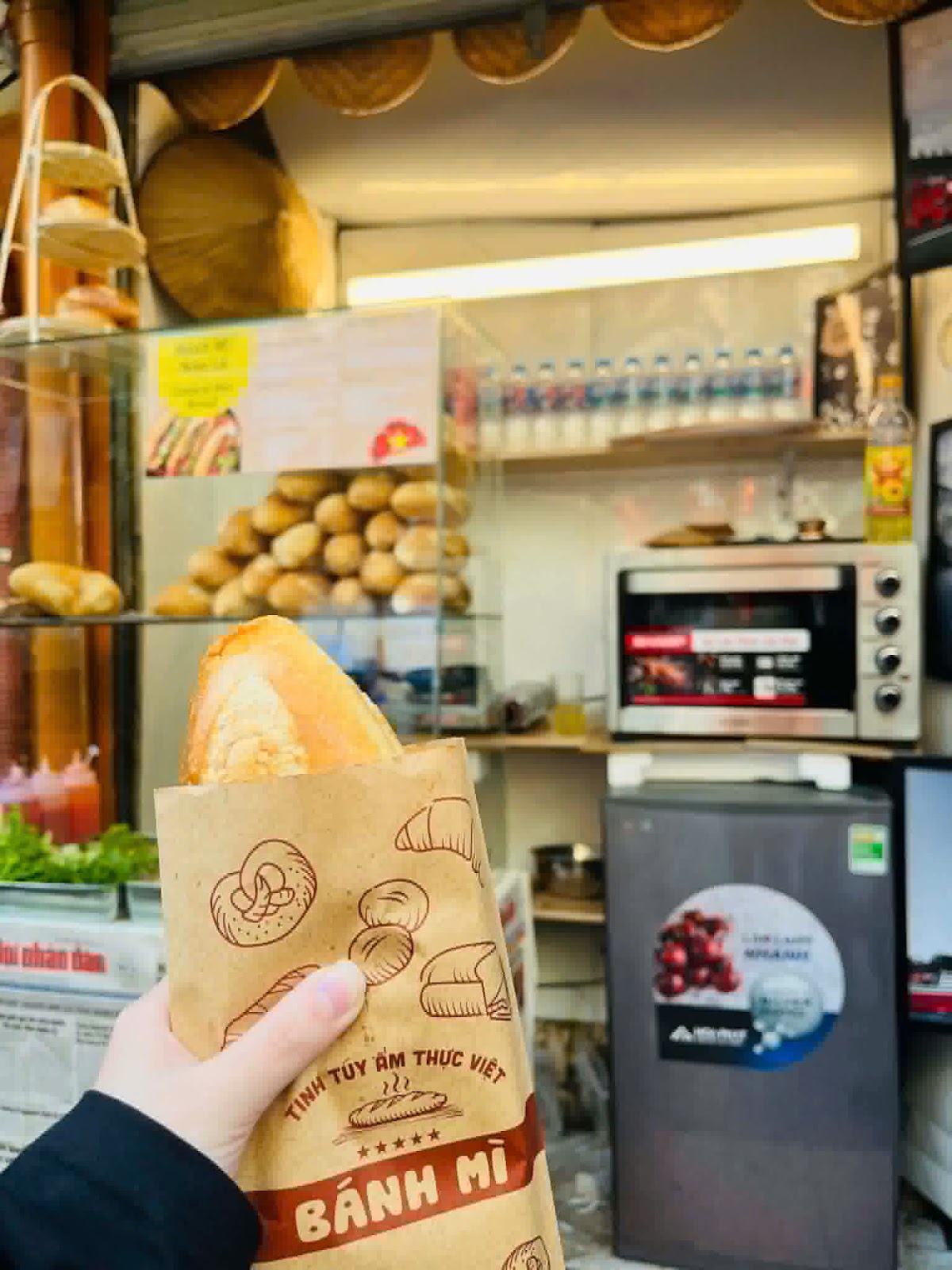 Review địa điểm Bánh mì Nón Lá - 6A Lương Văn Can, Hàng Gai, Hà Nội. trên Google Maps