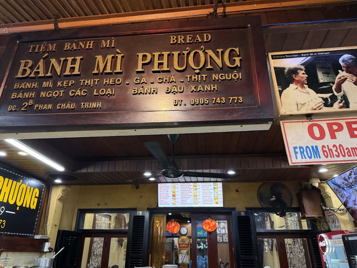 Review địa điểm Bánh Mì Phượng trên Google Maps