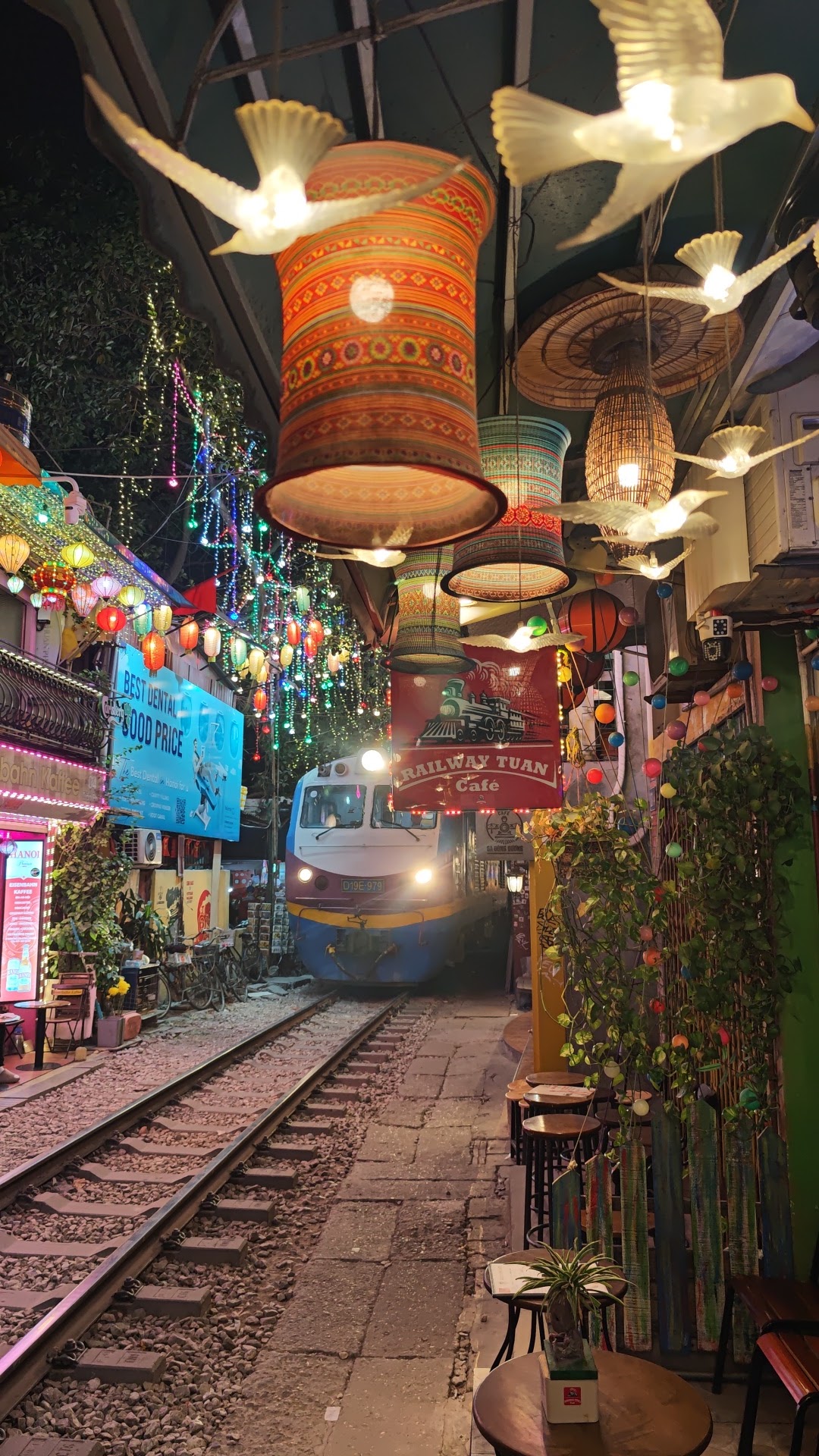 Review địa điểm RAILWAY TUAN CAFE (The ORIGINAL) ) trên Google Maps